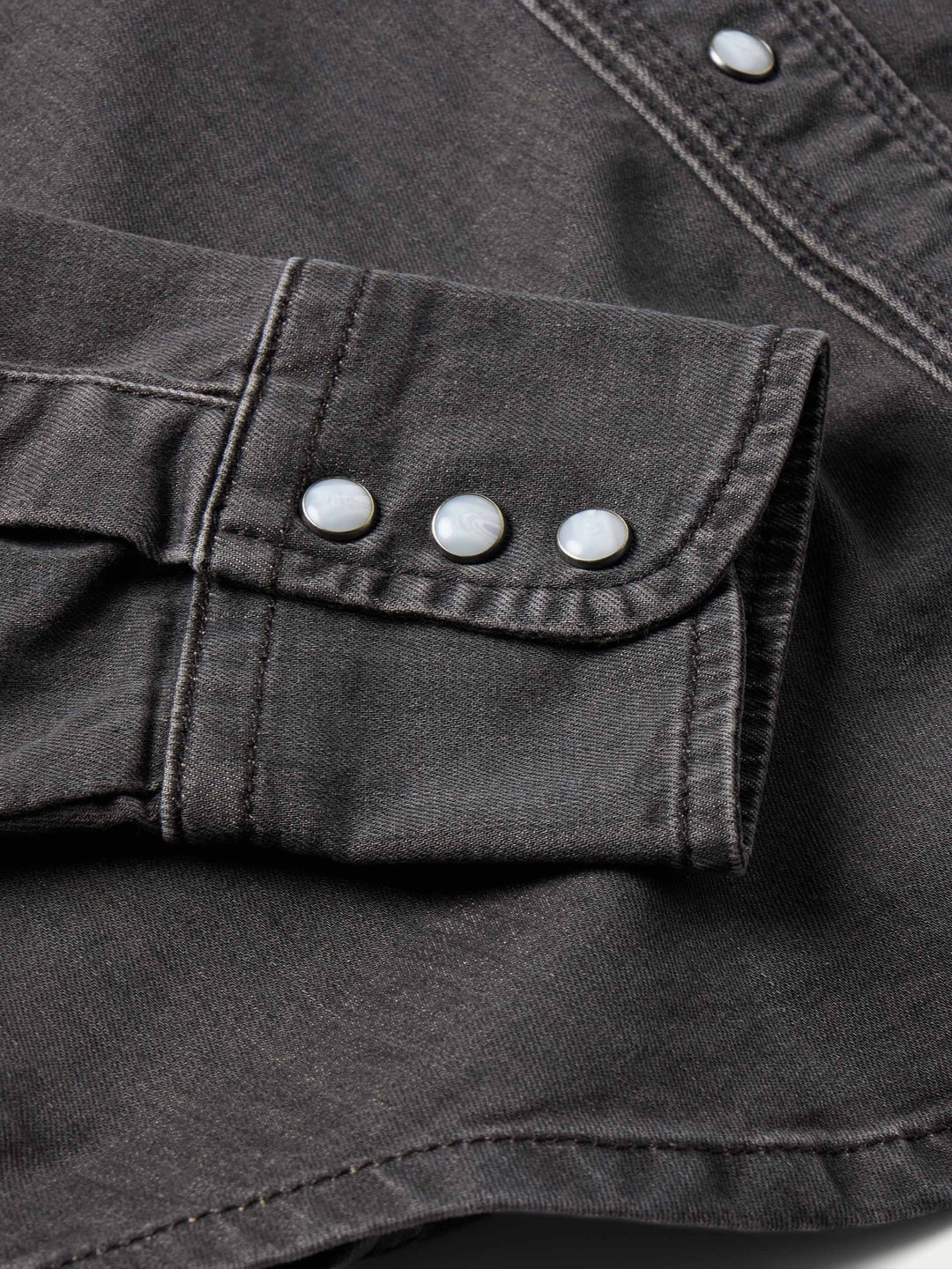 Women's Embroidered Denim Snap Shirt - Schaefer Outfitter