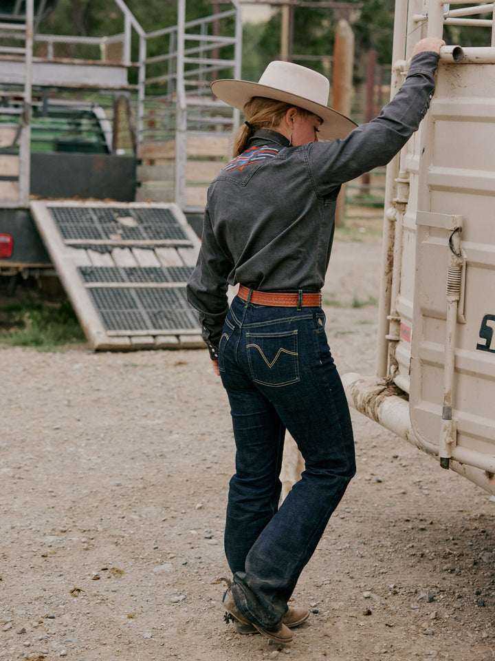 Women's Embroidered Denim Snap Shirt - Schaefer Outfitter