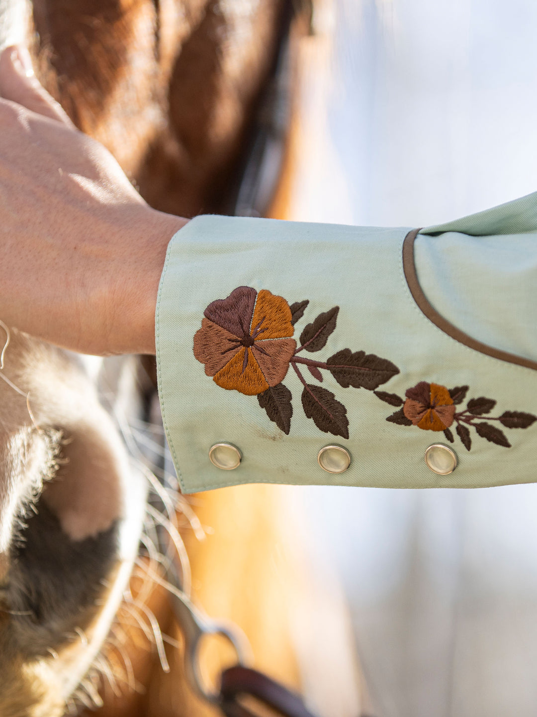 WOMENS EMBROIDERED SNAP SHIRT - Schaefer Outfitter