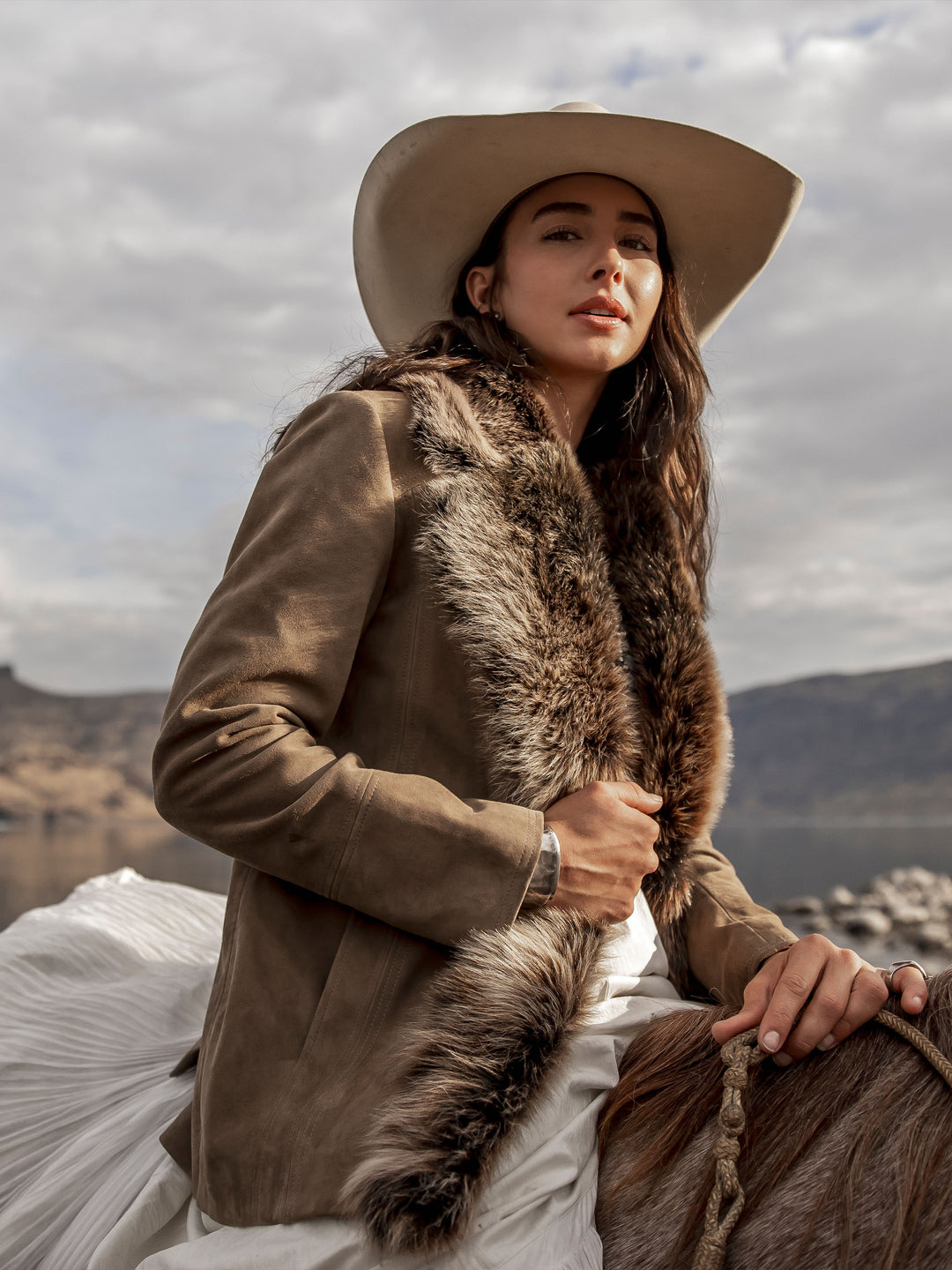 Women's Suede Coat With Toscana Shearling Collar - Schaefer Outfitter