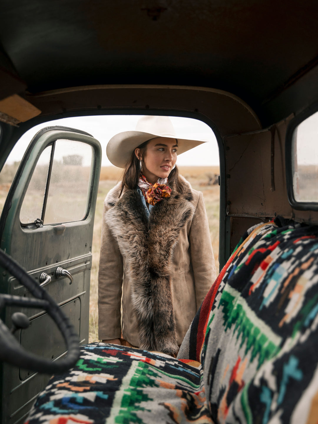 Women's Suede Coat With Toscana Shearling Collar - Schaefer Outfitter